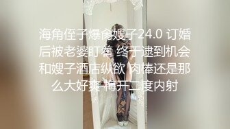 蒂蒂 办公桌下的秘书