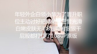 十月新流出纸箱厂女厕全景后拍精选几个颜值不错的年轻美女尿尿白大褂两次入镜