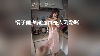 【新片速遞】 开档丝袜极品奶味小爱激情群P伺候房间里的小哥哥，全程露脸听指挥口交舔弄大鸡巴，激情上位浪叫呻吟好骚啊[346MB/MP4/01:03:02]