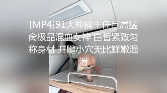 逼逼无毛粉穴新人眼镜妹子道具自慰，长相甜美拨开内裤掰穴，开档白皙张开双腿假屌抽插，呻吟娇喘非常诱人