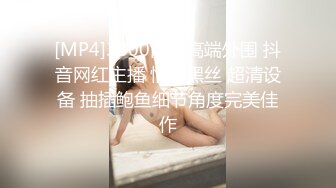 曲线动人的风骚炮友来我家做客