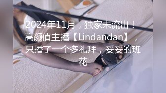 厕拍狂人被发现也不走气的美女很无奈