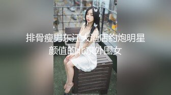 优雅气质尤物御姐女神报复老公在外偷吃，勾引同事狠狠肏她，修身牛仔裤开档爆操 视觉感超顶，顶级反差人妻