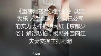 极品反差女大生，04年清纯露脸小姐姐【胡椒籽】最新9月定制，各种COS裸体骚舞，道具紫薇喷水，与金主性爱 (2)