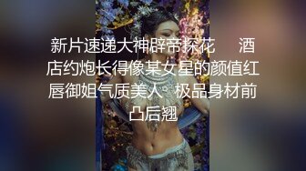 棒球服活力美女身材超赞,亲戚来了不方便大秀,脱了上衣看看奶凑合下