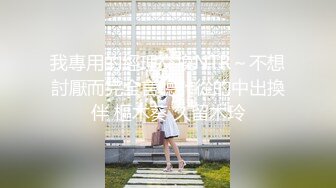 高颜质美女直播，忙着看镜头跟互动，能不能专心一点啊