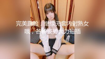 颜值不错红唇骚女【金牌小可】和炮友激情啪啪旁边还有个妹子观战，口交上位骑乘后入猛操非常诱人