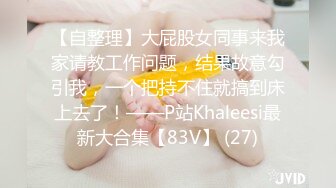 小夫妻为求刺激在家门口楼道啪啪 感应灯灭了不停拍手跺脚 貌似有人出来了