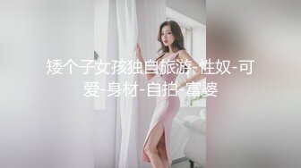 淫荡的妹妹在玩手机游戏时抓住了继兄的性交