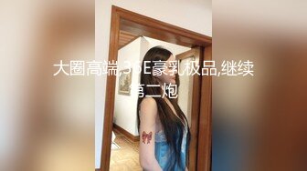 饥渴熟女厨房玩大黄瓜 身材性感诱惑