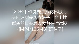 超大G奶妹子性感吊带情趣装，掏出大奶子揉捏晃动舔奶头，翘起大屁股扭动自摸肥逼，翘起双腿掰穴特写诱人