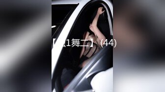 【中性打扮短发美女】超高颜值玻璃黄瓜自慰，边插边揉搓阴蒂，撩起衣服揉捏贫乳，快速抽插最后冲刺，太爽了高潮脸