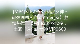 [MP4/ 1.38G] 穿33号球衣的露脸妹子，穿上性感的黑丝被蒙面大哥蹂躏，交大鸡巴床上无套抽插爆草