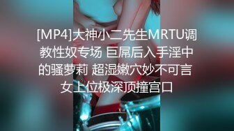 [MP4/ 332M]&nbsp;&nbsp;奔放的骚女人偷情人妻跟小哥激情啪啪，让小哥边草边打电话