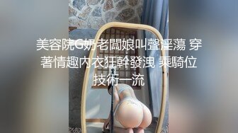 风骚少妇深夜里的激情跟小哥玩车震，不敢脱光漏着下体玩着跳弹被小哥舔逼，激情口活主动上位抽插舌吻玩逼