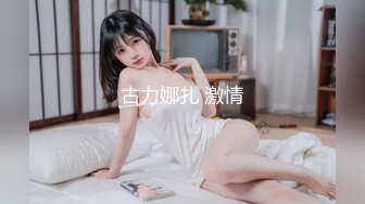 从浴室窗户偷窥年轻妹子洗澡，粉嫩的小乳房又挺又翘