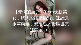 软软甜甜的妹子这对奶子真是极品，露脸激情大秀跟狼友互动撩骚，抽着小烟自己抠的骚穴淫水泛滥