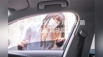 [MP4/ 374M] 居家操淫荡小女友，抓屌一顿吸，叉开双腿站立后入，被操的嗷嗷叫，扛起黑丝美腿，一顿大力输出