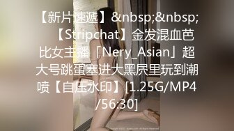 女友自拍摸胸诱惑我①