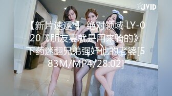 十月最新流出大神男扮女装潜入水上乐园更衣室偷拍❤️差点翻车被机车母女发现异样对着看4K高清版