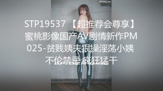 酒店摄像头偷拍有点装逼的白领小哥穿着新买的西装和女朋友啪啪都下班了脖子还戴着个工作证