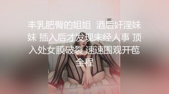 甜美眼镜妹偷偷宿舍自慰，脱光光贫乳，拿出假屌吸吮，抽插小骚逼，忍着不能叫出来