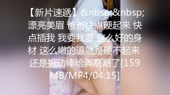 ??美貌与乳房成正比，无比饱满的巨乳御姐??：啊啊啊哥哥我舔不到，来帮我舔！骚死了！