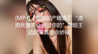 小胖哥和女友居家自拍，拍下激情视频