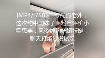 商场女厕全景偷拍极品御姐黑打底裤小裤衩 稀疏几根毛的小嫩逼太美了