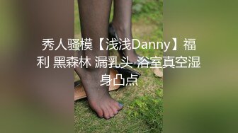 大奶人妻黑丝诱惑，如狼似虎的年纪镜头前勾搭饥渴的狼友