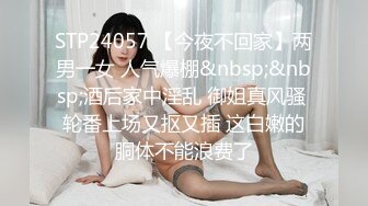 轻熟女小坦克，老公不在家一个独自自慰，奶子可不小，花样姿势展示鲍鱼