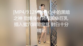 商场女厕全景偷拍一直玩手机的眼镜妹 光滑饱满的小穴 一条细长的水缝