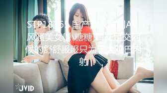 身材不错巨乳妹子，拿个内裤含在嘴里镜头前口交包皮男，道具自慰白虎穴